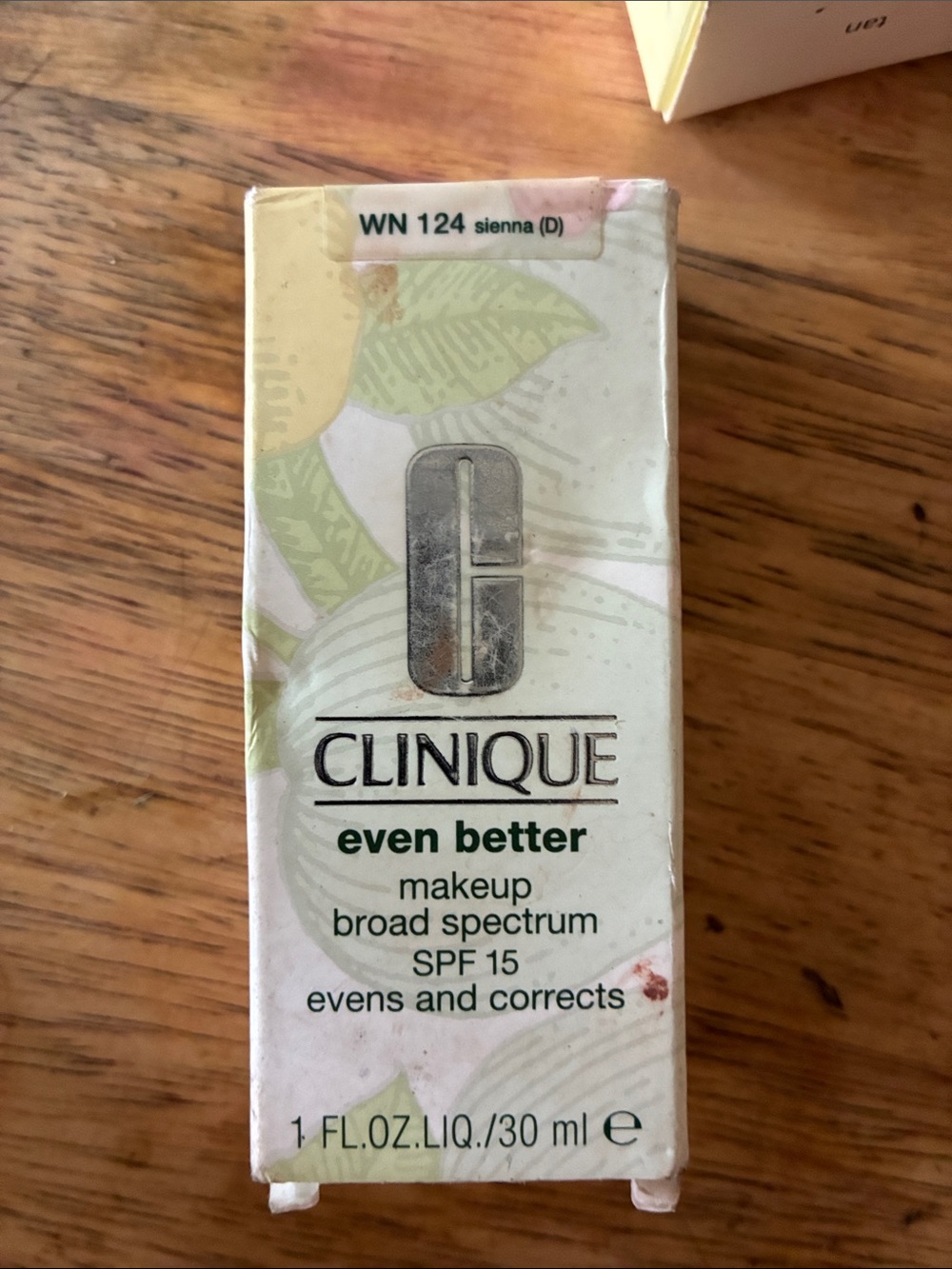 Clinique Even Better Makeup - Sienna Shade (WN 124)